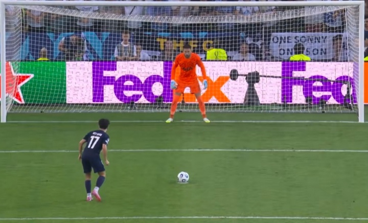 欧亿体育-散步式点球罚偏！维蒂尼亚罚点用时9秒79，慢于博尔特的百米纪录